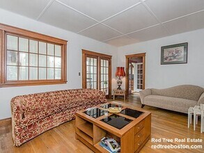 183 Weston St, Unit 1 in Waltham, MA - Foto de edificio - Building Photo