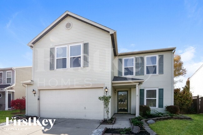 8211 S Shady Trail Dr in Pendleton, IN - Foto de edificio - Building Photo