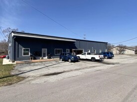 215 N Harrisburg Ave, Unit 9 in Gas City, IN - Building Photo