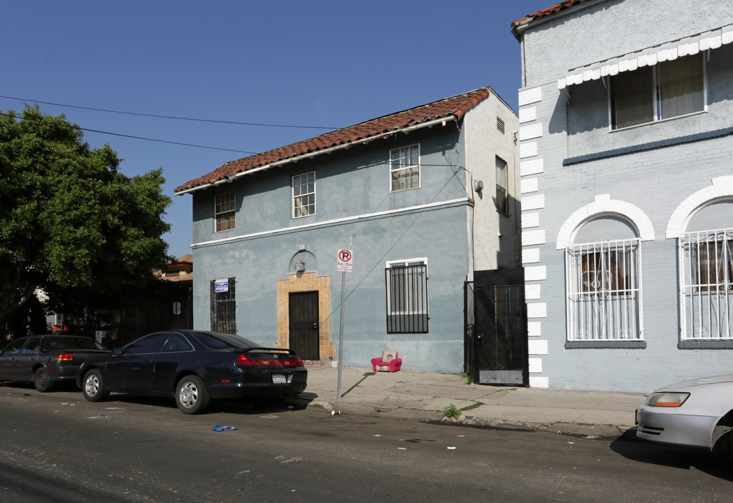 331 W 45TH ST in Los Angeles, CA - Building Photo