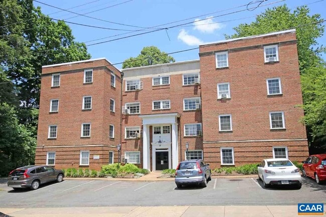 32 University Cir in Charlottesville, VA - Building Photo - Building Photo