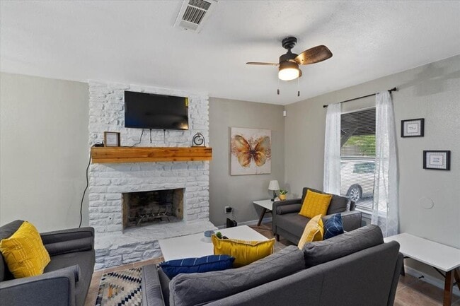 200 Laurel Dr in Round Rock, TX - Building Photo - Building Photo