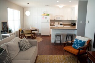 4408 Dove Springs Dr, Unit Apartment B in Austin, TX - Building Photo