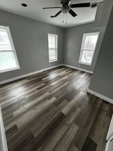 3521 W Highland Blvd-Unit -3523-Upper in Milwaukee, WI - Building Photo - Building Photo