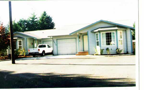 5810 74th St NE in Marysville, WA - Foto de edificio