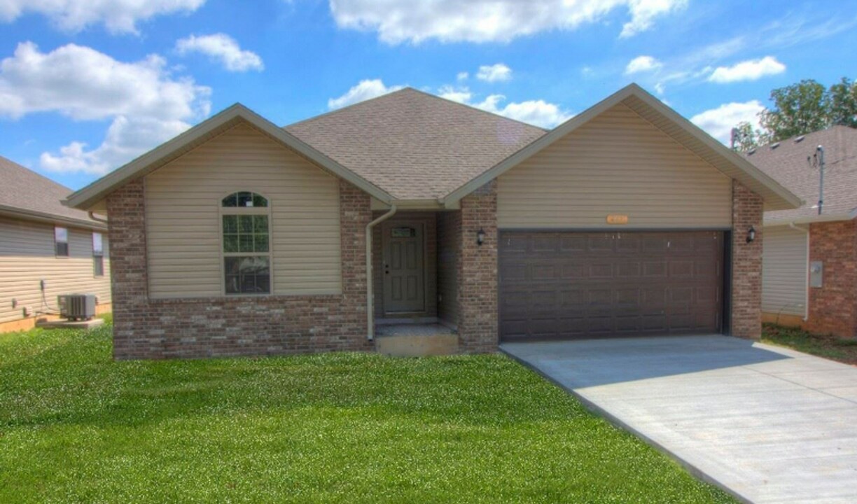 862 S Waco Ave in Springfield, MO - Building Photo