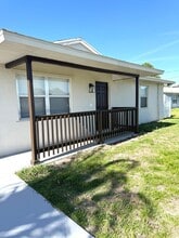 699 NW Riverside Dr in Port St. Lucie, FL - Foto de edificio - Building Photo