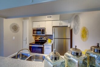 Canyon Grove in Grand Prairie, TX - Building Photo - Building Photo