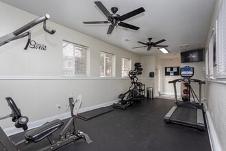 Foxwood Apartment Homes in Fresno, CA - Foto de edificio - Interior Photo