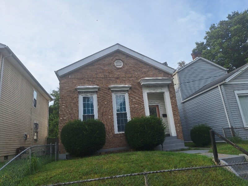 1933 W Madison St in Louisville, KY - Building Photo