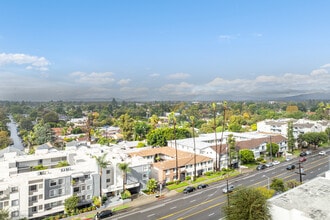 Chateau Laurel Apartments in North Hollywood, CA - Building Photo - Building Photo