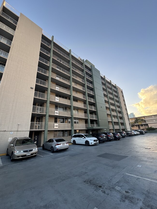 1326 Ke’eaumoku St in Honolulu, HI - Building Photo - Building Photo