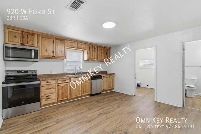 920 W Ford St in Denison, TX - Building Photo - Building Photo