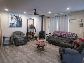 10609 Lazy Back Ln in Prineville, OR - Building Photo - Building Photo