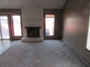 1155 Lakeside Dr, Unit 301 in Grand Junction, CO - Building Photo - Building Photo