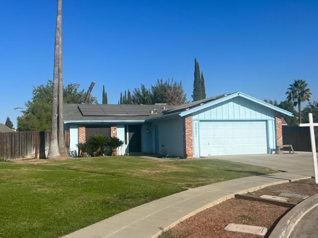 5937 E Ramona Ave - Single Family Home in Fresno, CA - Building Photo