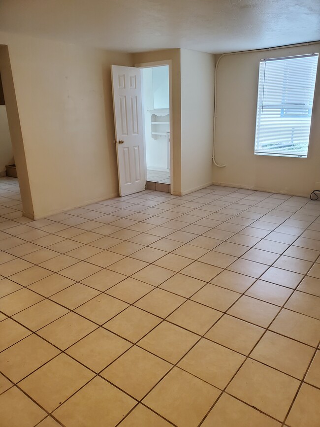222 W Murrill St, Unit A in Baytown, TX - Building Photo - Building Photo