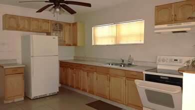 4710 13th Ave S in St. Petersburg, FL - Building Photo - Building Photo
