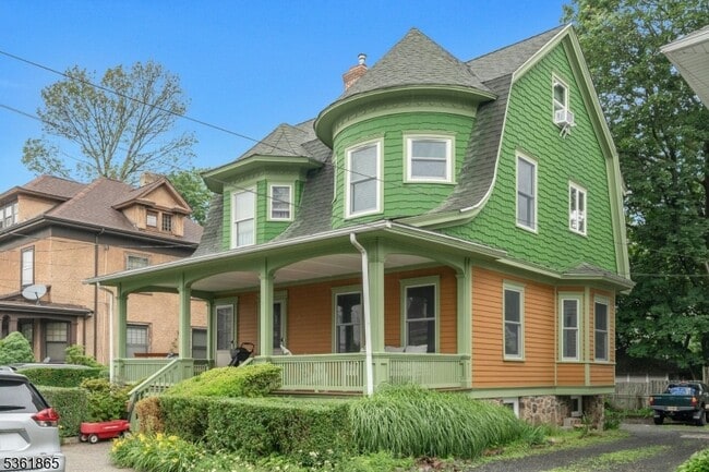15 Irving Pl