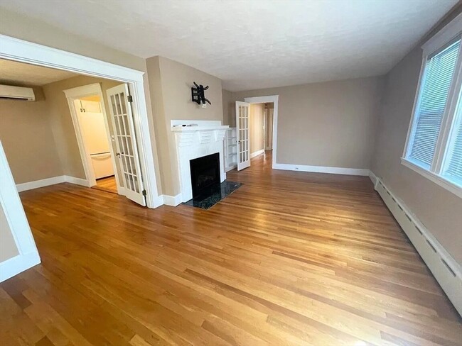 21 Bonwood St in Newton, MA - Foto de edificio - Building Photo