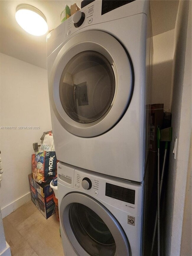 8419 Forest Hills Dr in Coral Springs, FL - Foto de edificio - Building Photo