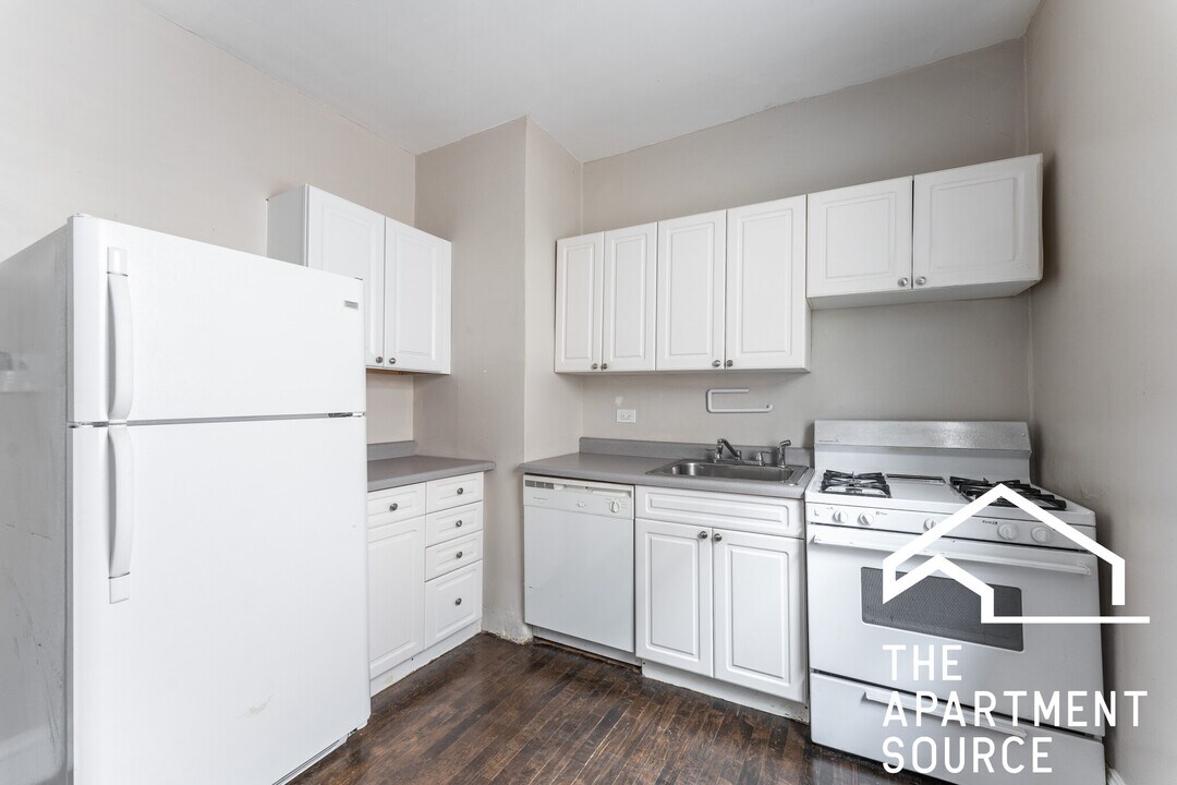 3504 W Grace St in Chicago, IL - Building Photo
