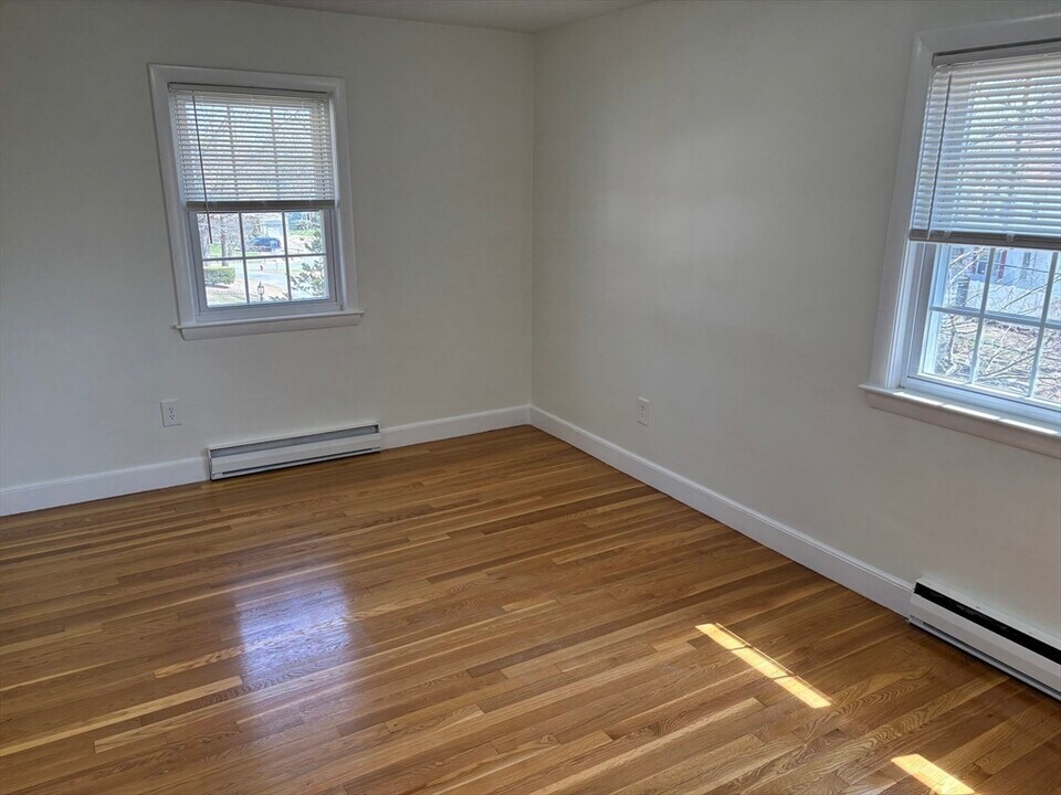 21 Park Ave in Foxboro, MA - Building Photo