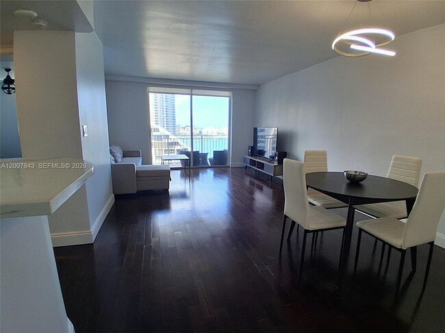 770 Claughton Island Dr in Miami, FL - Building Photo - Building Photo