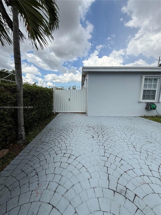 4284 SW 97th Ave in Miami, FL - Foto de edificio