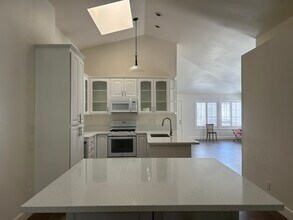 2034 Riverbirch Dr in Simi Valley, CA - Building Photo - Building Photo