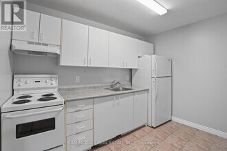 15-215 Faulkner St in Orangeville, ON - Building Photo - Building Photo