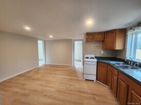 251 Samsonville Rd in Kerhonkson, NY - Building Photo