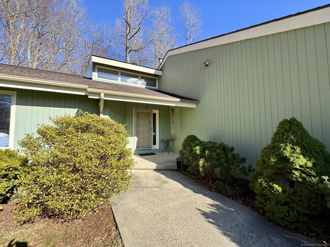 43 Short Rocks Rd in Branford, CT - Building Photo - Building Photo