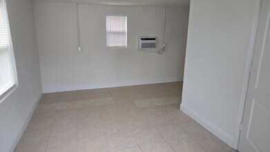 632 W 2nd St in West Palm Beach, FL - Foto de edificio - Building Photo