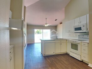 24801 Black Creek Ct in Land O Lakes, FL - Foto de edificio - Building Photo