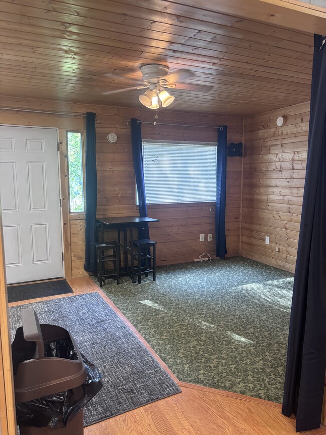 1070 Victor St in North Pole, AK - Building Photo - Building Photo