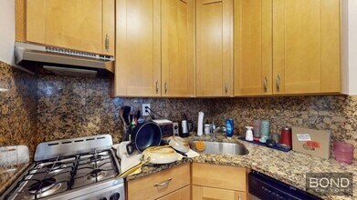 163 W 17th St in New York, NY - Building Photo - Building Photo