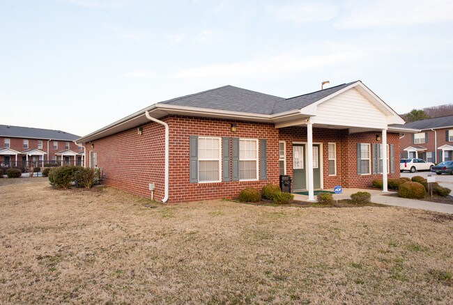 Brook Haven in Huntsville, AL - Foto de edificio - Building Photo