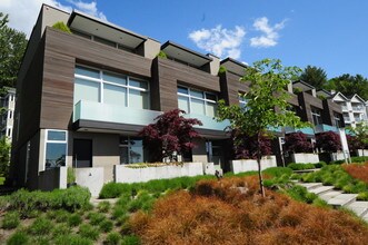 1750 Lake Washington Blvd N in Renton, WA - Foto de edificio - Building Photo