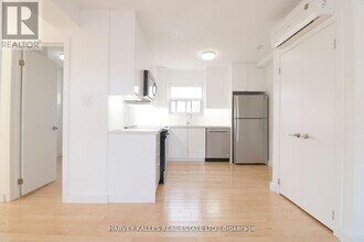 4 Benson Ave in Mississauga, ON - Building Photo - Building Photo