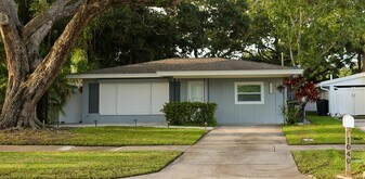 1040 Charles St in Clearwater, FL - Building Photo