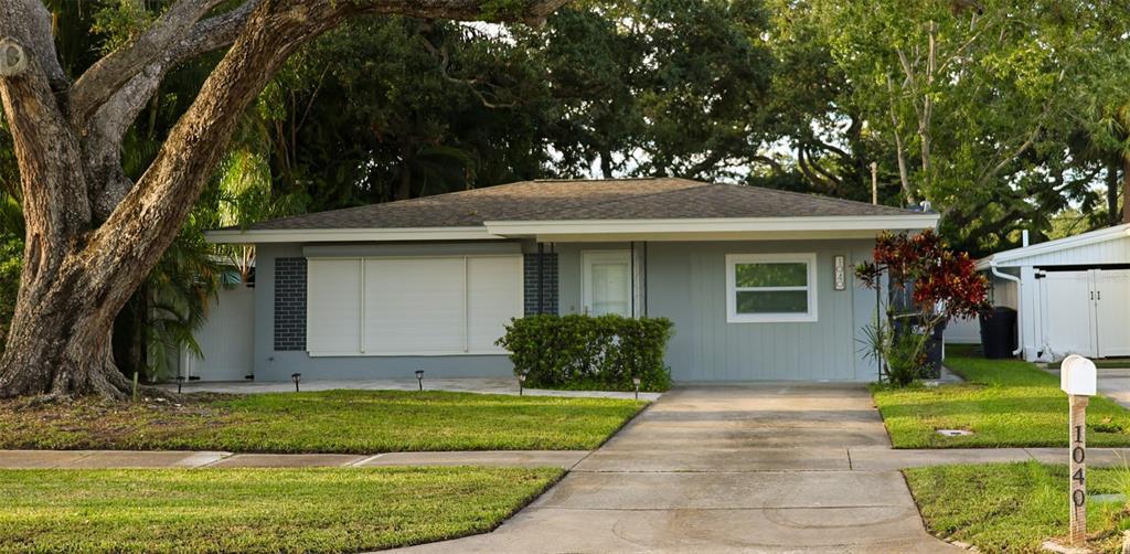 1040 Charles St in Clearwater, FL - Building Photo