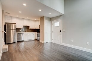 935 La Posada Dr in Austin, TX - Building Photo