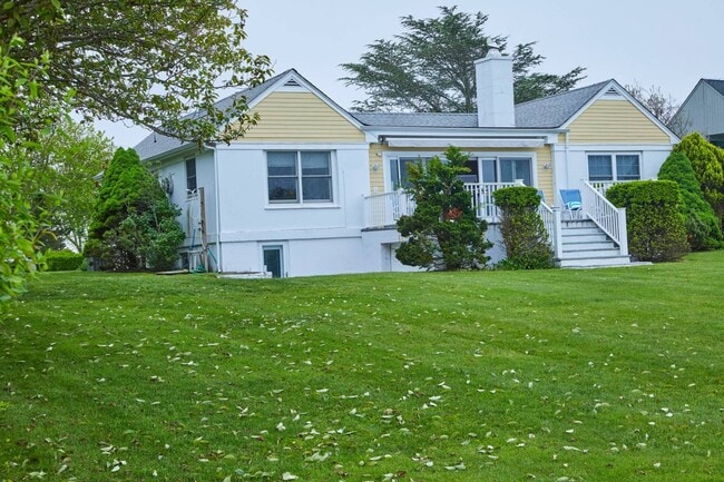 53 Far Pond Rd in Southampton, NY - Building Photo - Building Photo