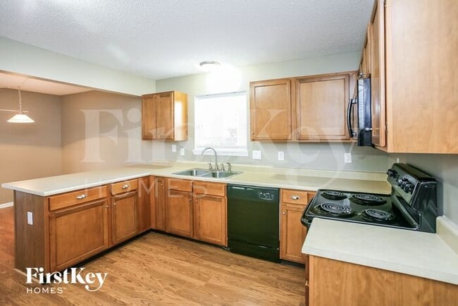 6098 Green Glade Dr in Whitestown, IN - Foto de edificio - Building Photo