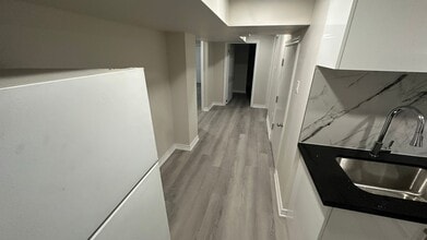 81 Pandora Cir in Toronto, ON - Building Photo - Building Photo