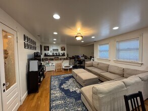2112 Santa Clara Ave, Unit B in Alameda, CA - Building Photo - Building Photo