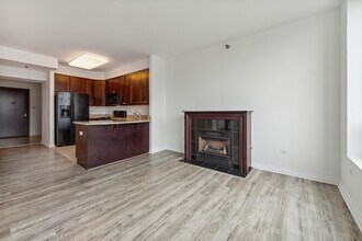 33 W Ontario St, Unit 44c in Chicago, IL - Foto de edificio - Building Photo