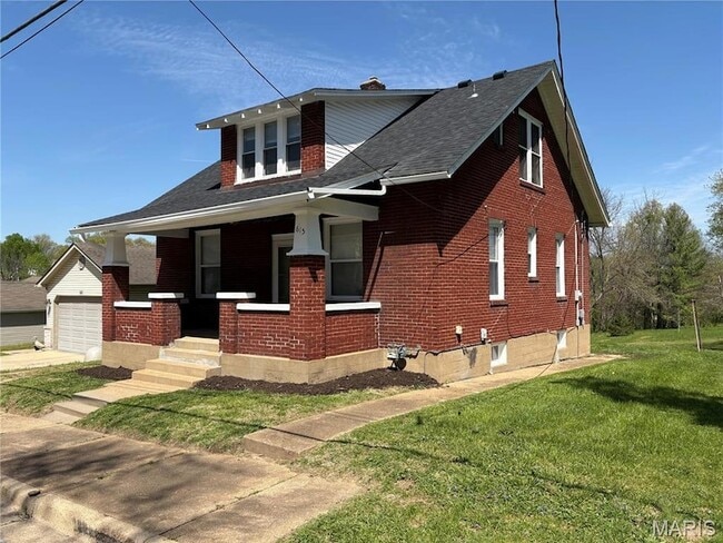 615 Horn St