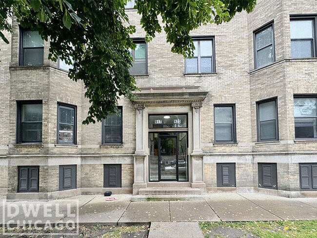 915 W Waveland Ave, Unit 3B in Chicago, IL - Building Photo - Building Photo
